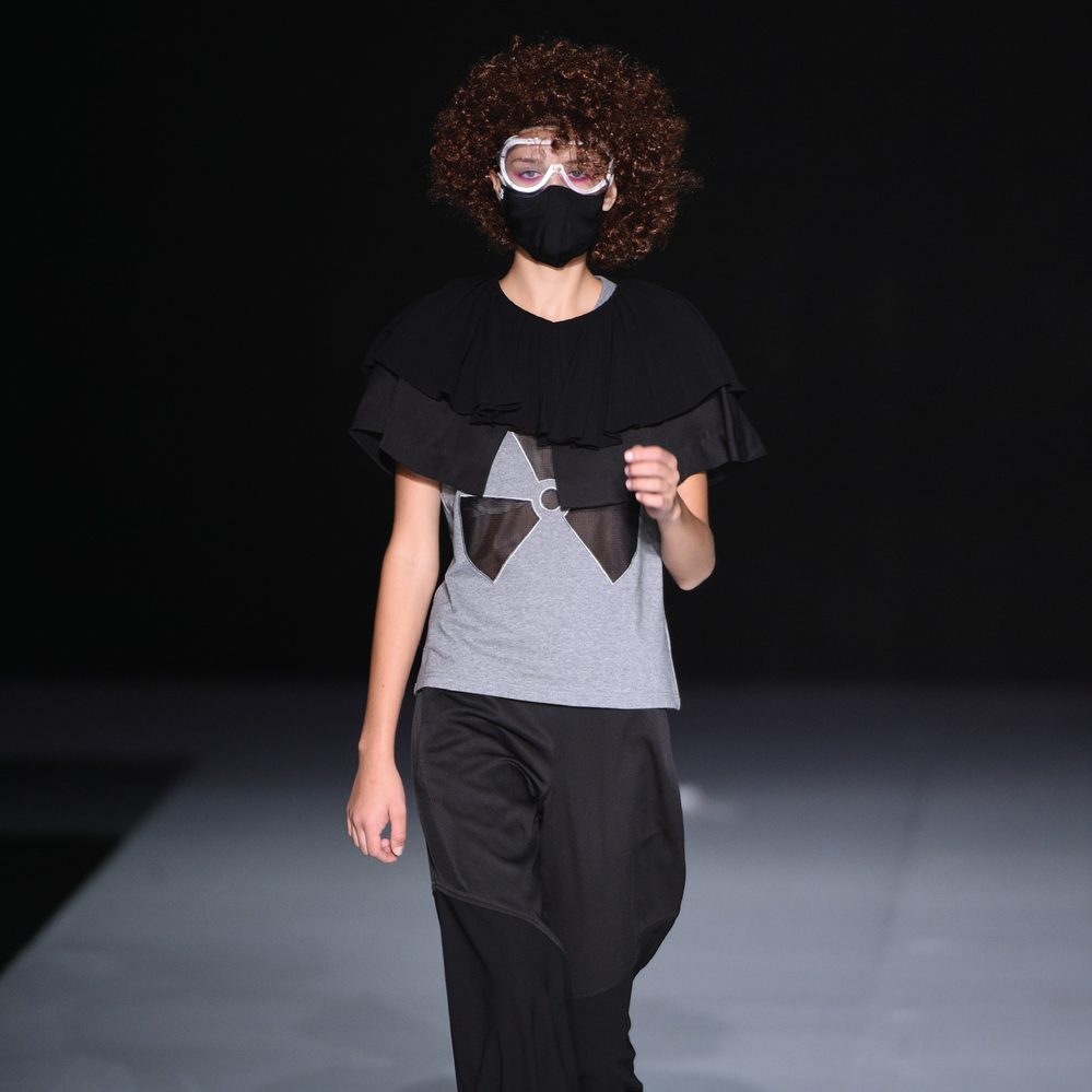 JK0202 layered statement cape